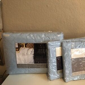 Jennifer Adams Luxury Hotel Quality Diamond Quilted Blanket with 2 pillow shams